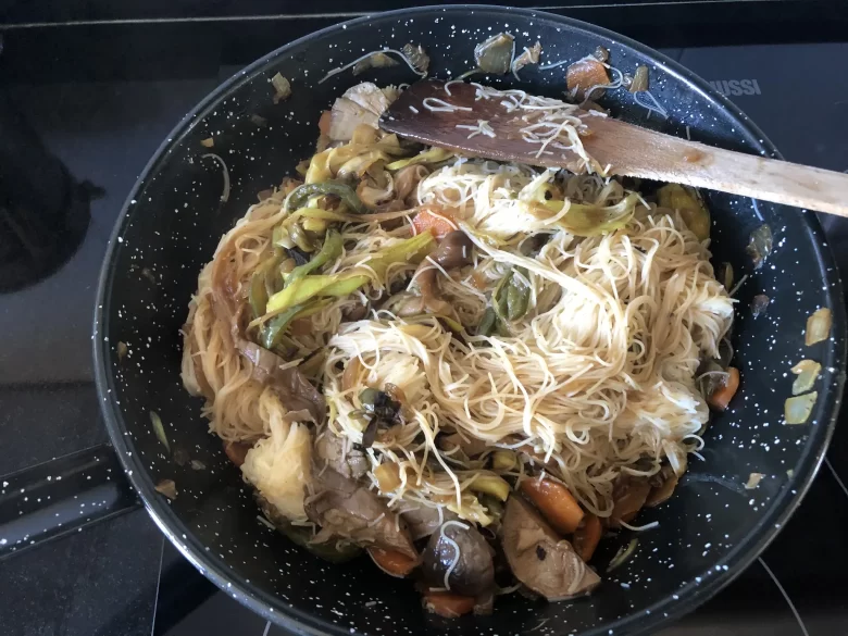 Noodles de arroz con verduras